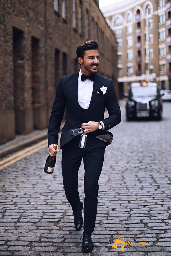 Suit đen hợp giày đen